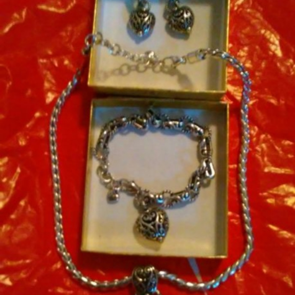 BEAUTY  "BRIGHTON" SILVER HEART SHAPE JEWELRY SET. NECKLACE,EARRINGS & BRACELET.